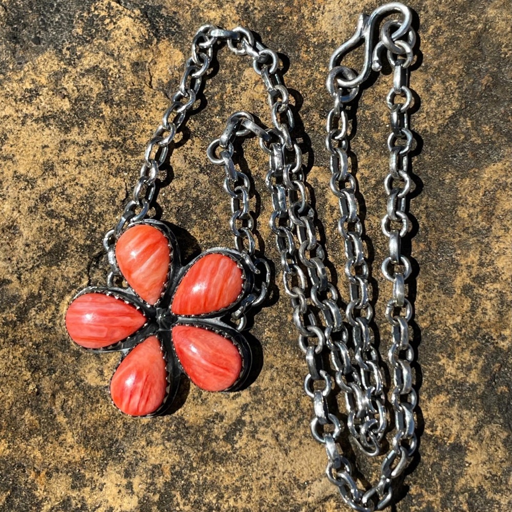 Spiny Oyster Flower Choker